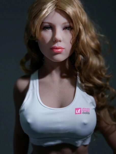 Ultimate Fantasy Dolls Mandy